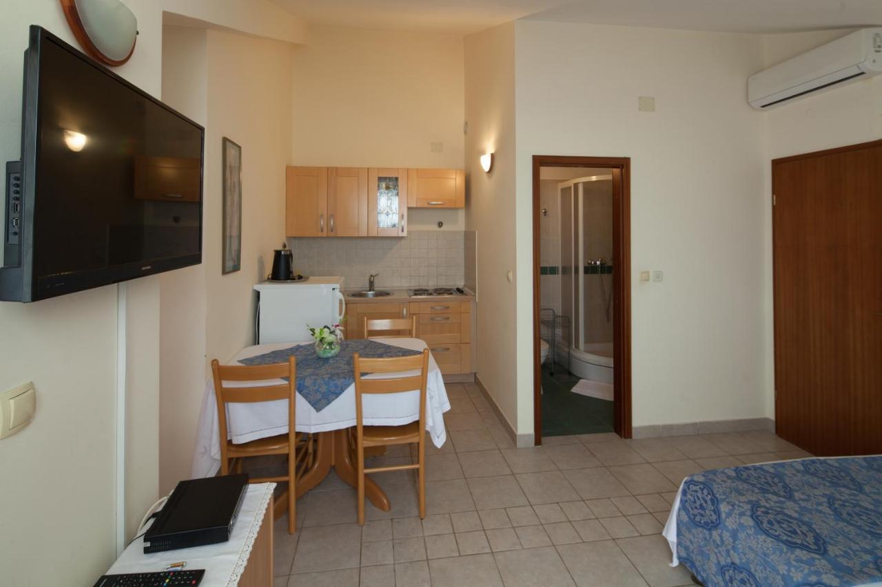 Apartments By The Sea Bilo, Primosten - 4191 Primošten Exterior foto